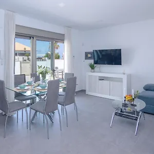 Urban 3 Beachfront By Holidays Apartamento